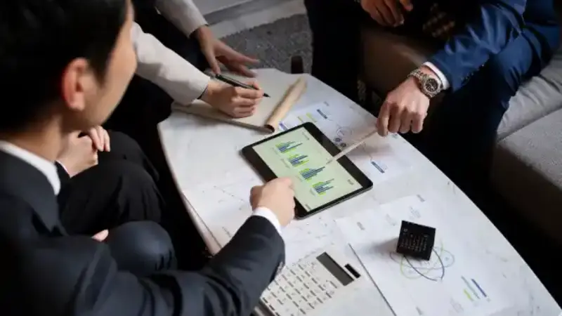   A Guide to Choosing the Right Platform for Managing Compensation and Deductions